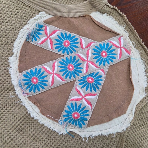 POL light tan Peace Sign Patchwork long sleeve boho hippie top Size Large - Picture 5 of 10